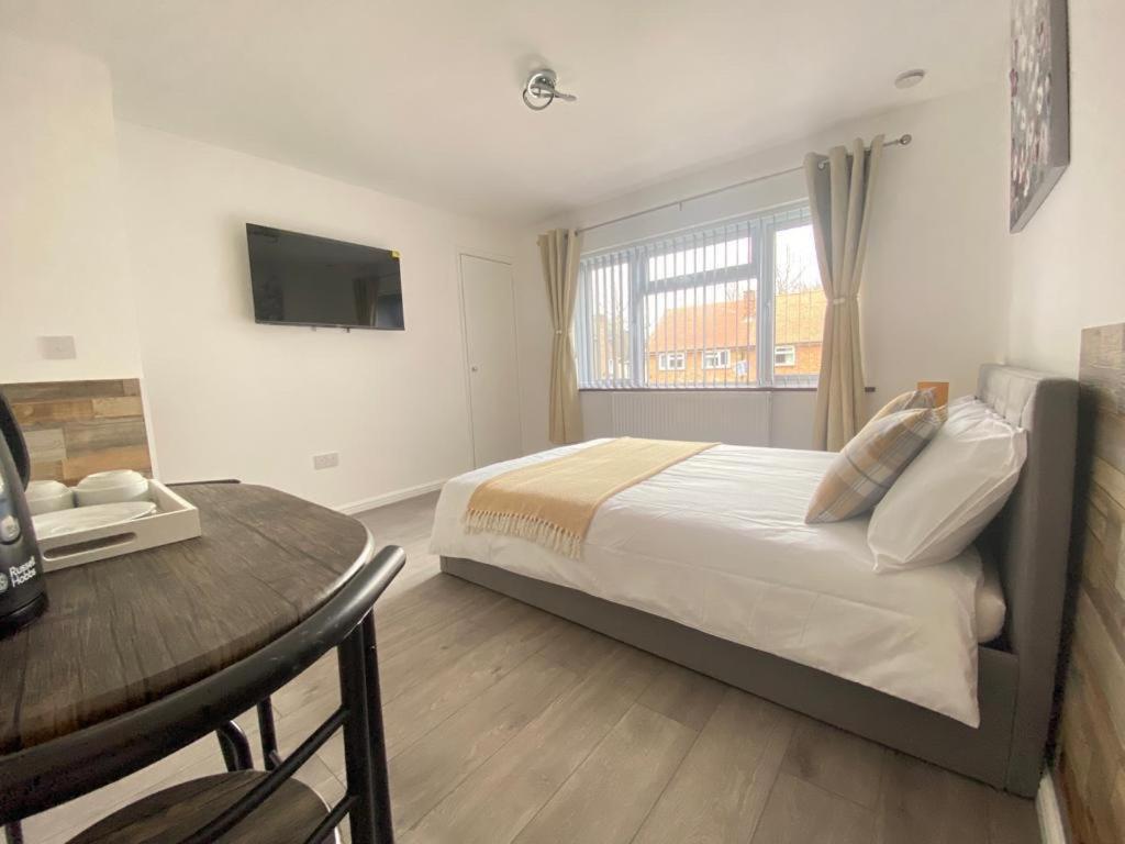 Gatwick Deluxe En-Suite Rooms Horley Eksteriør bilde