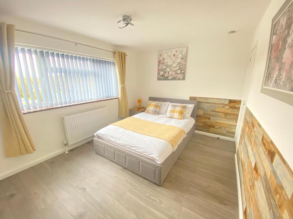 Gatwick Deluxe En-Suite Rooms Horley Eksteriør bilde