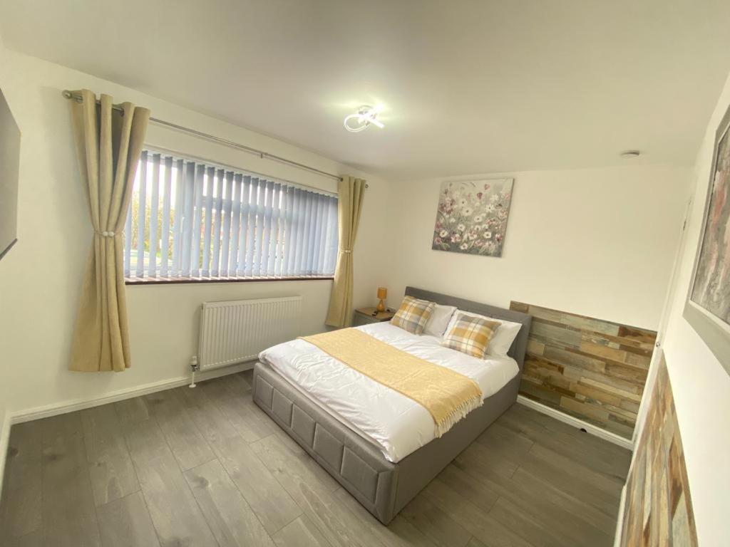 Gatwick Deluxe En-Suite Rooms Horley Eksteriør bilde